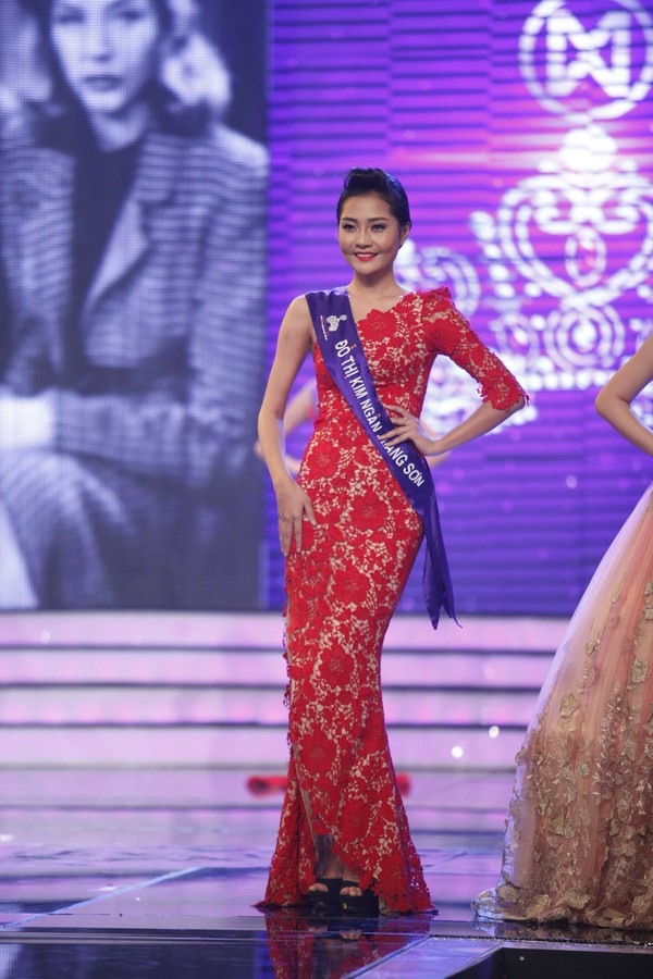 2 thí sinh tranh suất Miss World ngất xỉu trong đêm công bố loại 10