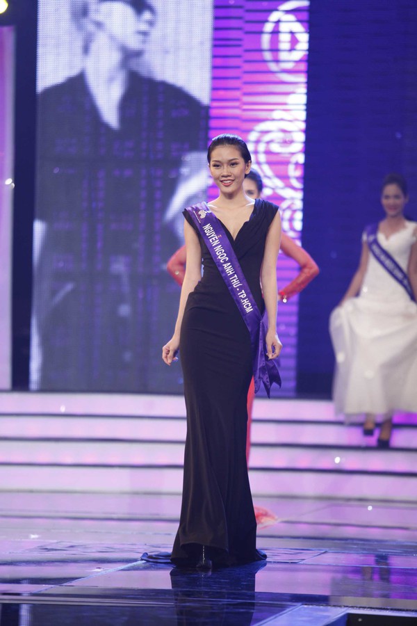 2 thí sinh tranh suất Miss World ngất xỉu trong đêm công bố loại 16