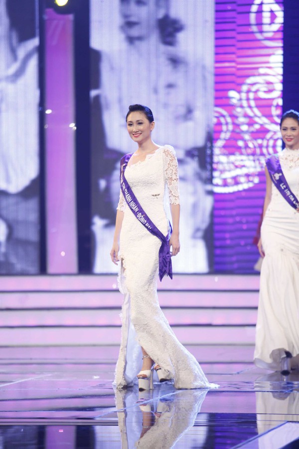 2 thí sinh tranh suất Miss World ngất xỉu trong đêm công bố loại 15
