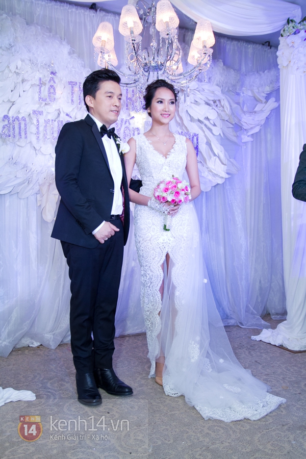 Cận cảnh vẻ đẹp tinh khôi của cô dâu Yến Phương trong tiệc cưới thân mật  12