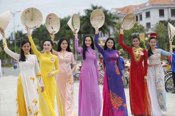 Thực hư việc Hoa hậu Việt Nam "ưu &aacute;i" th&iacute; sinh phẫu thuật thẩm mỹ 1