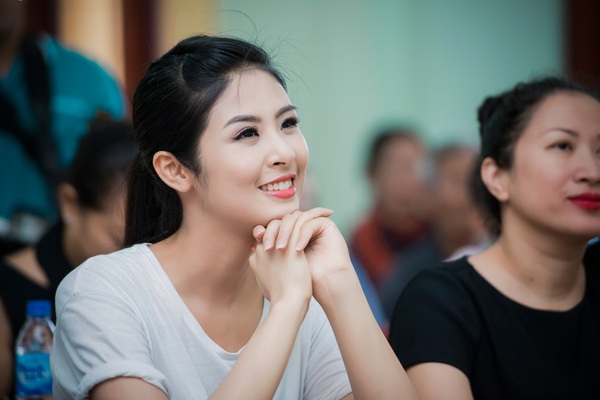Hoa hậu Ngọc H&acirc;n đổ mồ h&ocirc;i tham gia bảo vệ m&ocirc;i trường  5