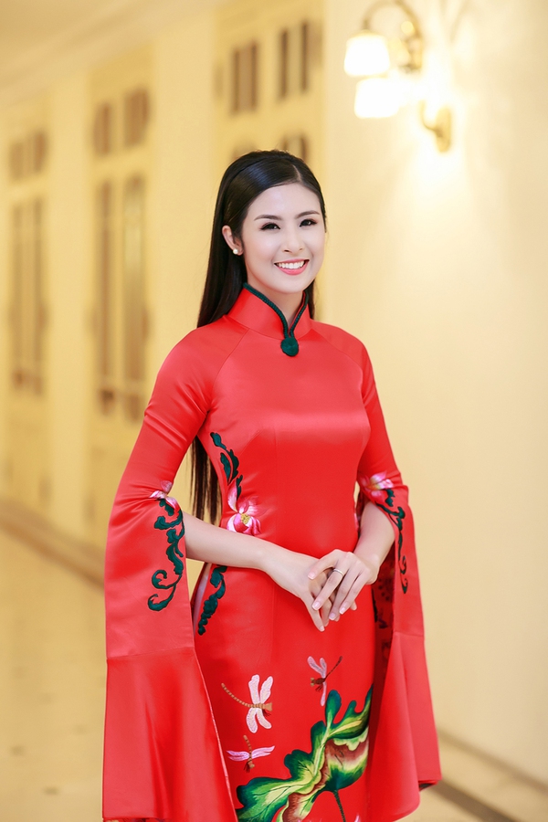 Á hậu Huyền My đọ sắc cùng Hoa hậu Ngọc Hân trong sự kiện 5