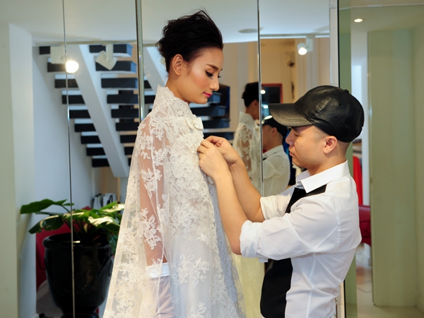 Hé lộ váy cưới được thiết kế riêng cho hình thể cao, gầy của Lê Thúy  3