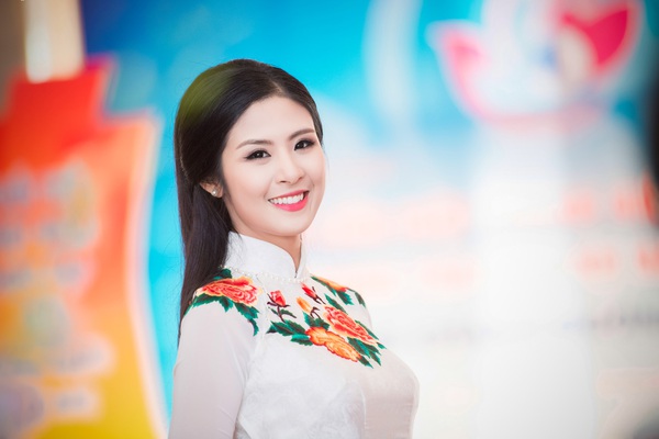 Hoa hậu Thu Thảo, Ngọc Hân đẹp tựa nữ thần trong sự kiện 8
