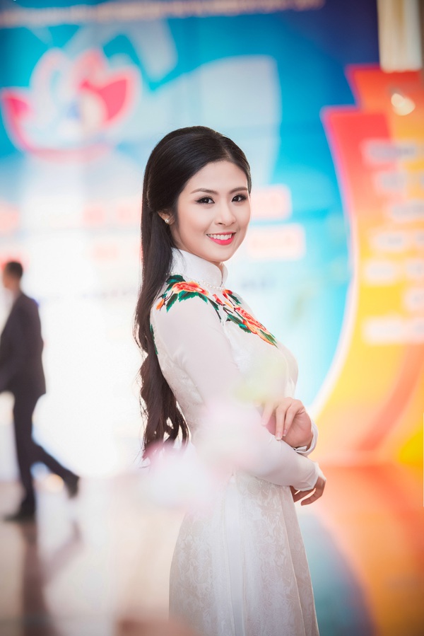 Hoa hậu Thu Thảo, Ngọc Hân đẹp tựa nữ thần trong sự kiện 9