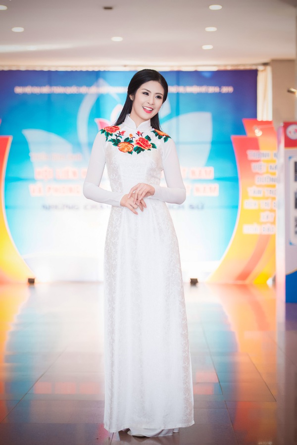 Hoa hậu Thu Thảo, Ngọc Hân đẹp tựa nữ thần trong sự kiện 11