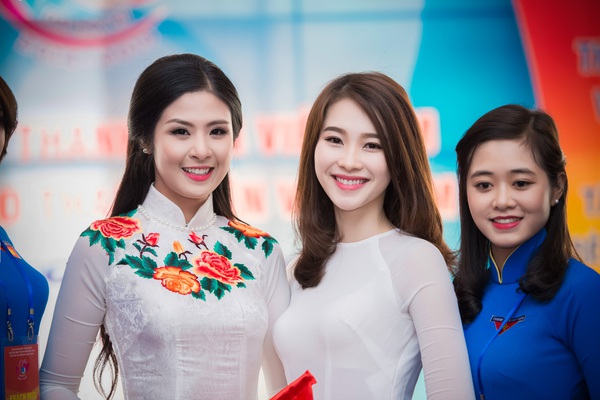 Hoa hậu Thu Thảo, Ngọc Hân đẹp tựa nữ thần trong sự kiện 14