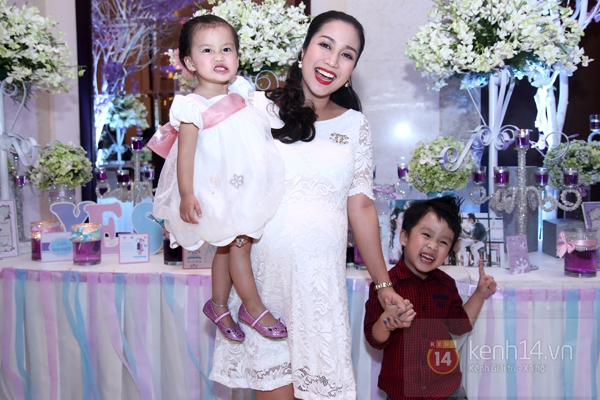 Đông đảo sao Việt tề tựu trong đám cưới cuối năm của Lê Khánh 16