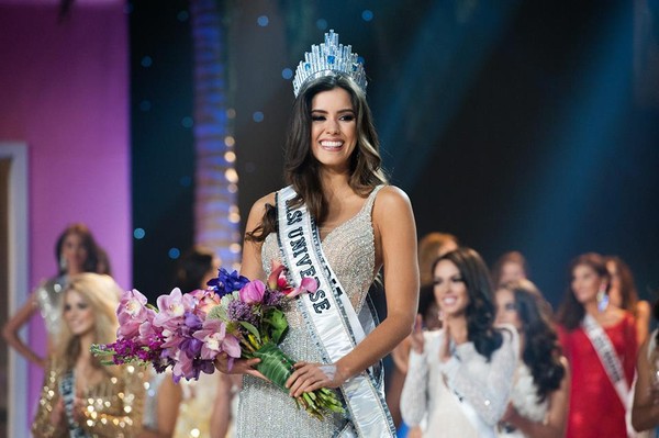Đại diện Colombia đăng quang Hoa hậu Ho&agrave;n vũ 2015 4