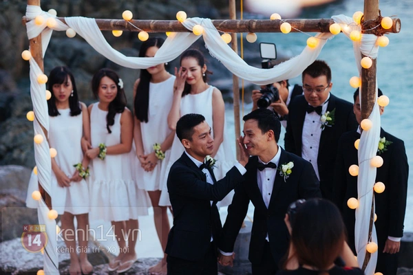Toàn cảnh lễ cưới đẹp như cổ tích của NTK Adrian Anh Tuấn và bạn trai 11