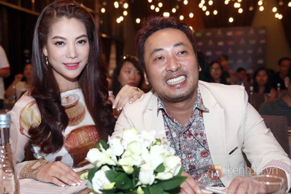 Hoa hậu Thế giới Ivian và Nguyễn Thị Loan "so kè" vẻ đáng yêu trong họp báo 10