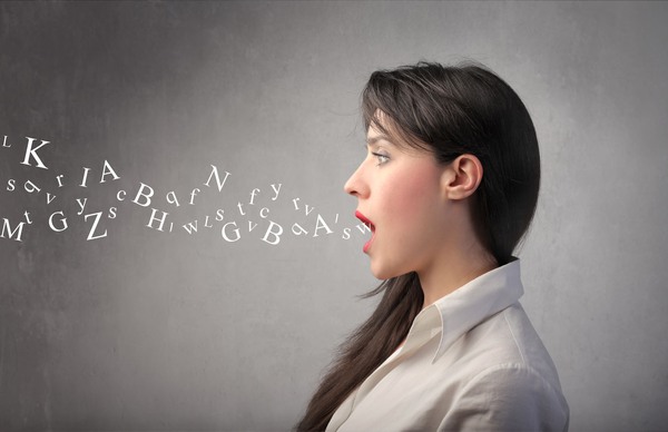 Nguy&ecirc;n nh&acirc;n khiến nam giới &ldquo;n&oacute;ng trong người&rdquo; khi nghe giọng n&oacute;i ph&aacute;i yếu 1