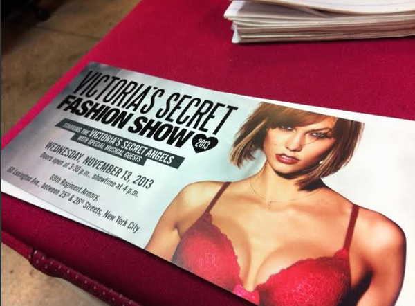 Soi giá tiền "khủng" của show Victoria’s Secret từ quá khứ tới hiện tại 13