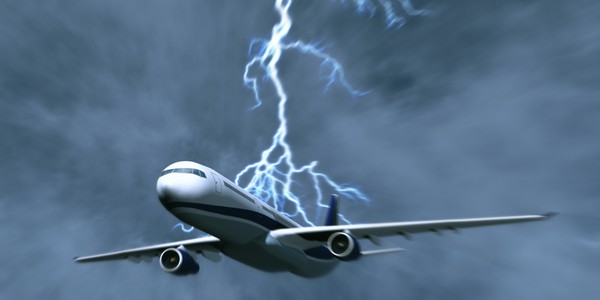 Máy bay sẽ ra sao khi "đụng độ" bão tố trên trời 7