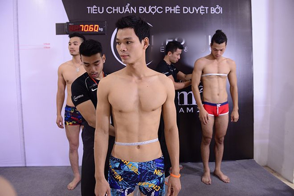 Vào phòng "cân, đo" của Vietnam's Next Top Model phía Bắc 13