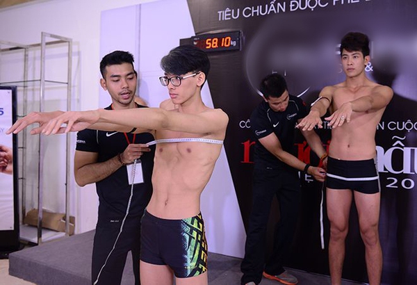 Vào phòng "cân, đo" của Vietnam's Next Top Model phía Bắc 19