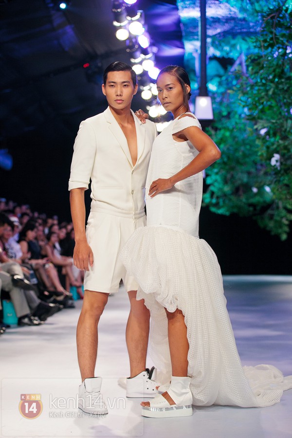 Tận hưởng xu hướng mới qua show diễn n&oacute;i "kh&ocirc;ng" với vedette 17