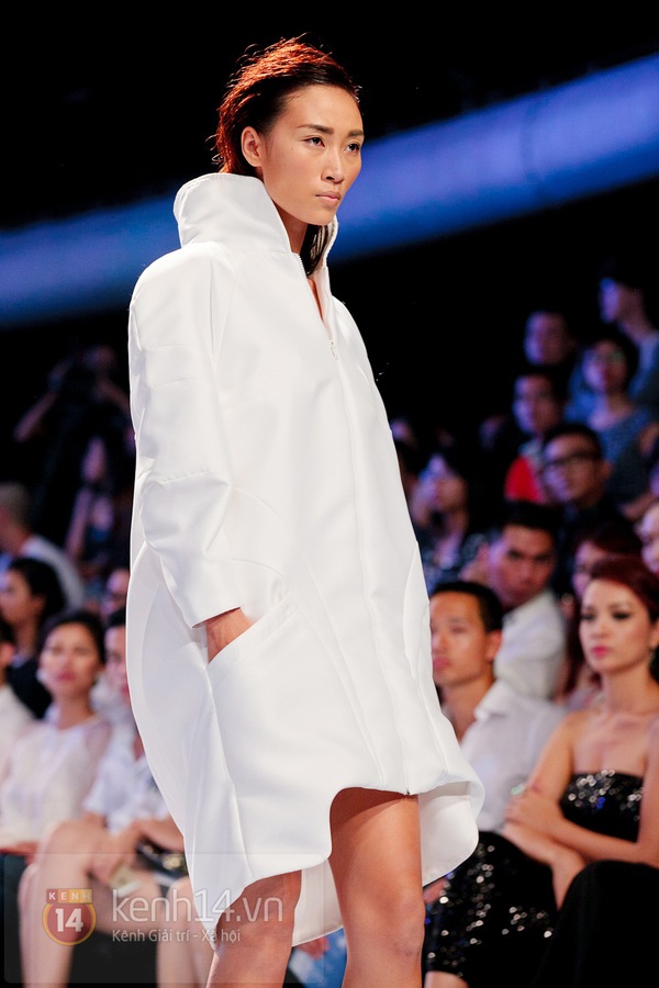 Tận hưởng xu hướng mới qua show diễn n&oacute;i "kh&ocirc;ng" với vedette 60