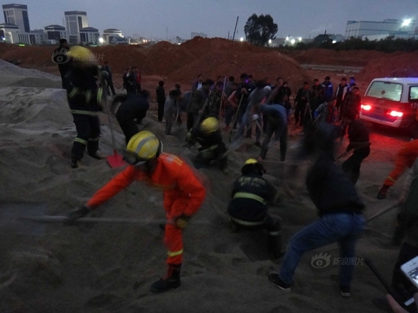 Tai nạn thương tâm: Xe chở cát chôn sống bé trai 6 tuổi 3