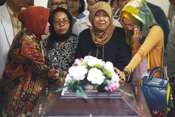 Đám tang đầu tiên của nạn nhân trên chuyến bay "tử thần" QZ8501 1