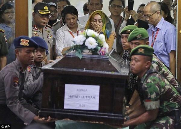 Đám tang đầu tiên của nạn nhân trên chuyến bay "tử thần" QZ8501 2