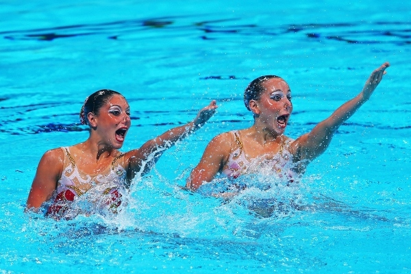 Những khoảnh khắc ấn tượng đến từ các nghệ sĩ bơi nghệ thuật trên sân khấu nước 16