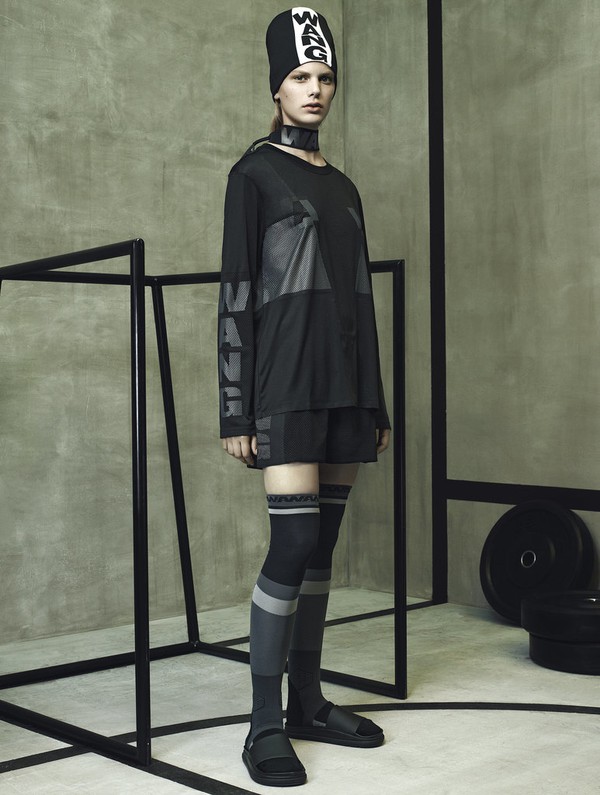 Tín đồ thời trang toàn thế giới xếp hàng thâu đêm chờ mua Alexander Wang x H&M 24