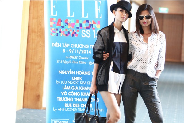 Dàn mẫu mặc đồ đơn giản, tích cực tập luyện cho Elle Fashion Show 13