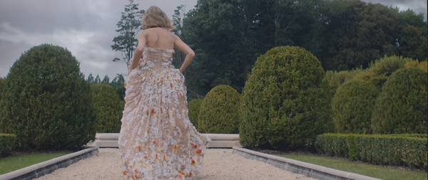 "Bóc mác" loạt bộ cánh "đỉnh-của-đỉnh" Taylor Swift diện trong MV mới 15
