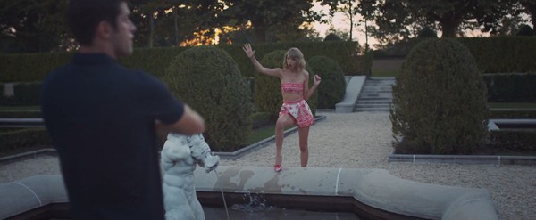 "Bóc mác" loạt bộ cánh "đỉnh-của-đỉnh" Taylor Swift diện trong MV mới 18