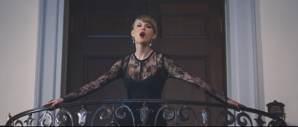 "Bóc mác" loạt bộ cánh "đỉnh-của-đỉnh" Taylor Swift diện trong MV mới 6