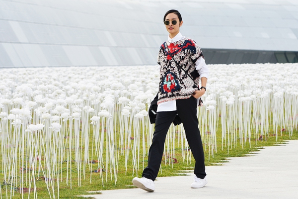 Sneaker trắng - đ&ocirc;i gi&agrave;y bạn phải c&oacute; m&ugrave;a đ&ocirc;ng n&agrave;y 14