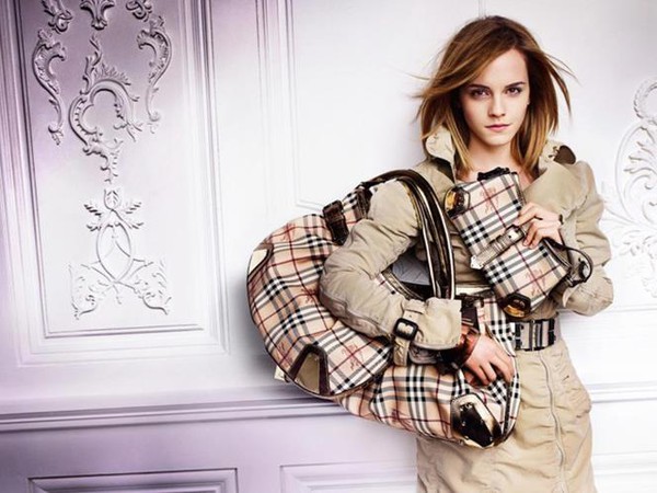 Áo dài Nguyễn Thị Loan định chọn tới Miss World có họa tiết "nhái" Burberry 3