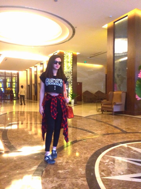 Sao Việt & thế giới "đọ" phong c&aacute;ch đa sắc trong street style tuần qua 9