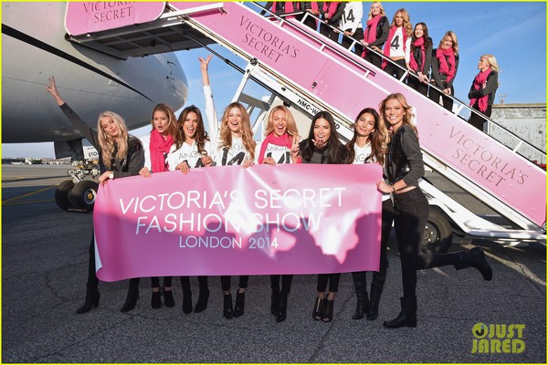 Dàn mẫu Victoria's Secret "tưng bừng" tới London chuẩn bị cho show diễn 3