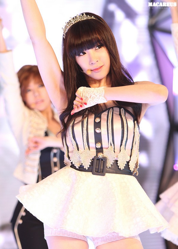 4 kiểu t&oacute;c quen thuộc cho khu&ocirc;n mặt d&agrave;i của Tiffany (SNSD) 19