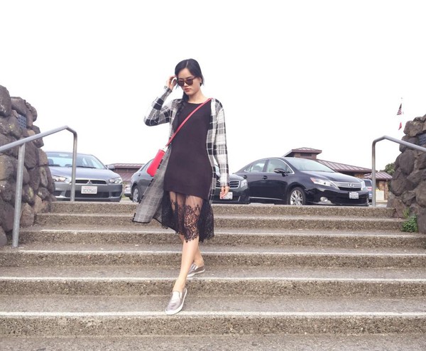 Street style "mu&ocirc;n h&igrave;nh mu&ocirc;n vẻ" của sao Việt v&agrave; sao thế giới 7