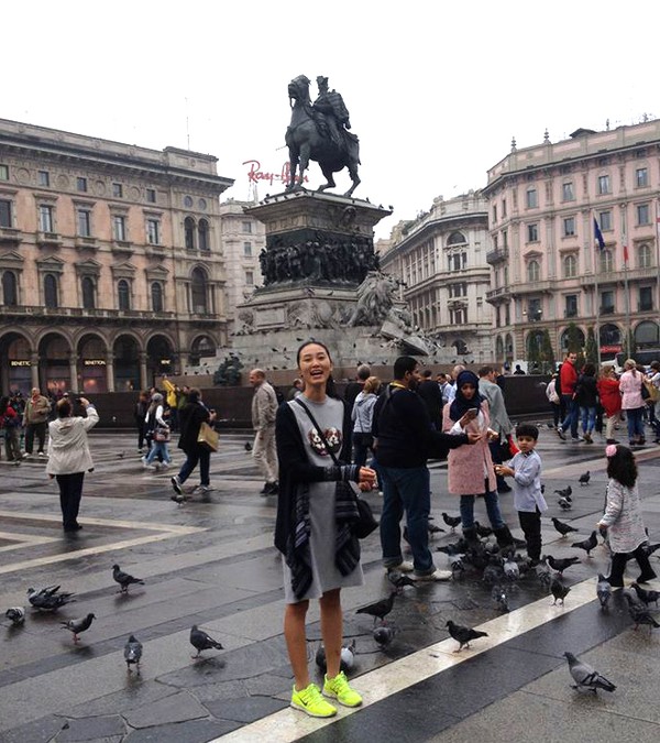 Street style "mu&ocirc;n h&igrave;nh mu&ocirc;n vẻ" của sao Việt v&agrave; sao thế giới 8