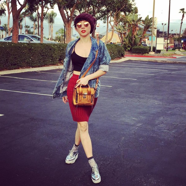 Street Style tuần qua: Sao H&agrave;n & Hollywood "ngại" diện đỏm hơn sao Việt 3