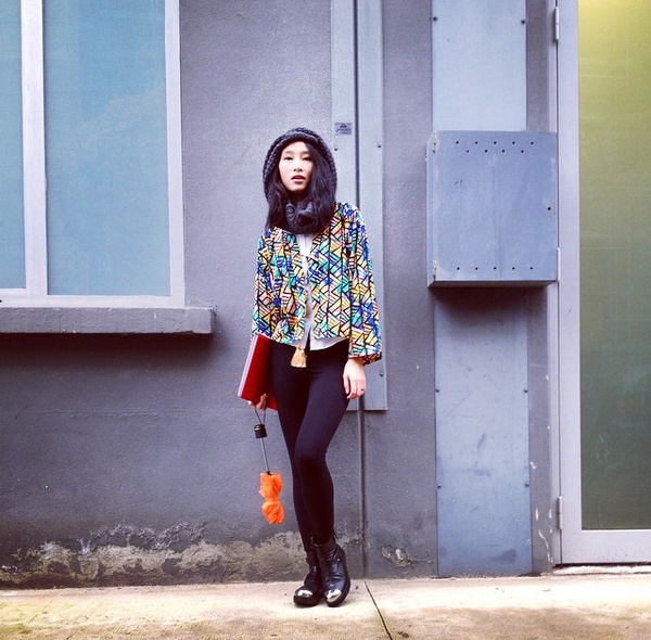 Street Style tuần qua: Sao H&agrave;n & Hollywood "ngại" diện đỏm hơn sao Việt 9