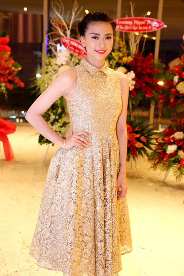Hoa hậu Bảo Ngọc diện váy xuyên thấu ánh kim, chân dài 1m23 gây chú ý