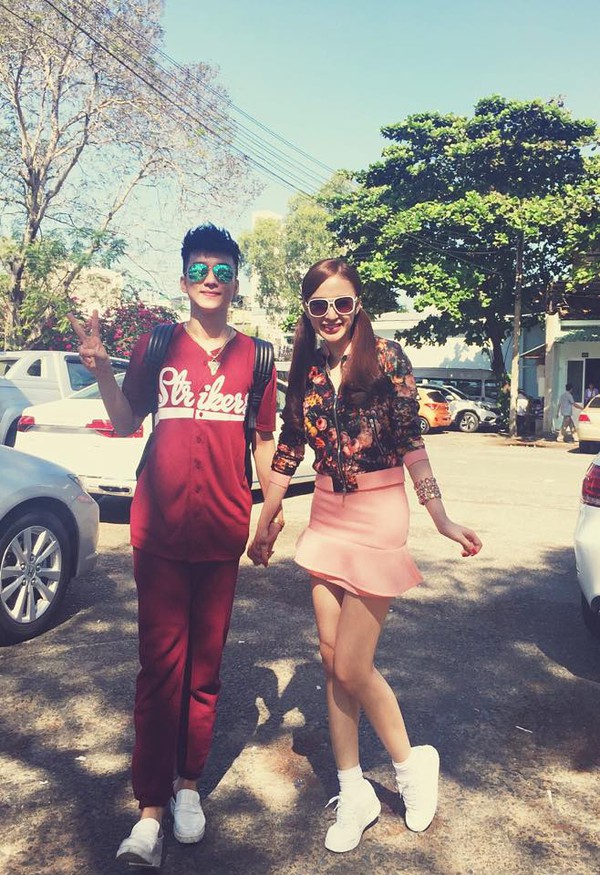 Street style tưng bừng đ&oacute;n Gi&aacute;ng sinh của sao Việt & thế giới 4