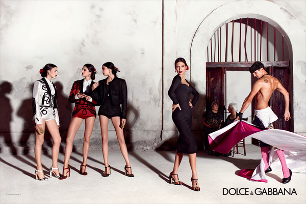 Các cụ bà sành điệu trong quảng cáo Xuân/Hè 2015 của Dolce & Gabbana 14