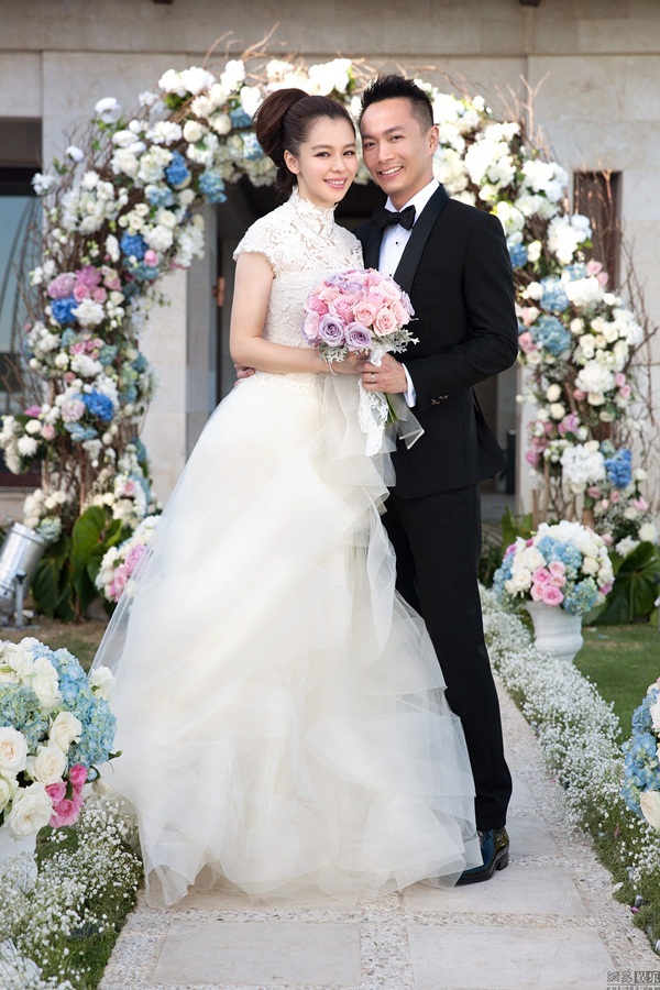 Chiêm ngưỡng loạt váy cưới của sao Việt - Hoa - Hàn kết hôn năm 2014 39