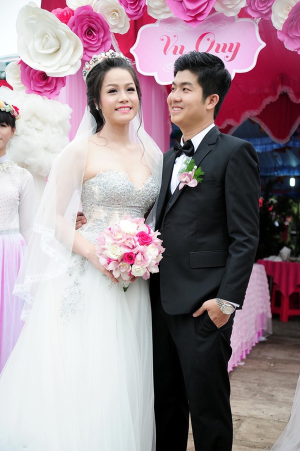 Chiêm ngưỡng loạt váy cưới của sao Việt - Hoa - Hàn kết hôn năm 2014 19