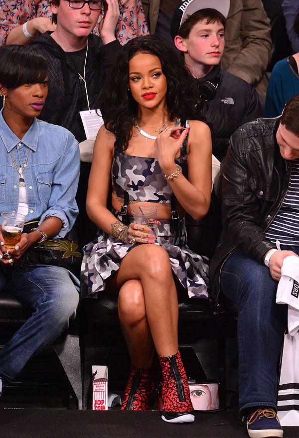 29 bộ cánh ấn tượng chỉ Rihanna mới có thể diện 27