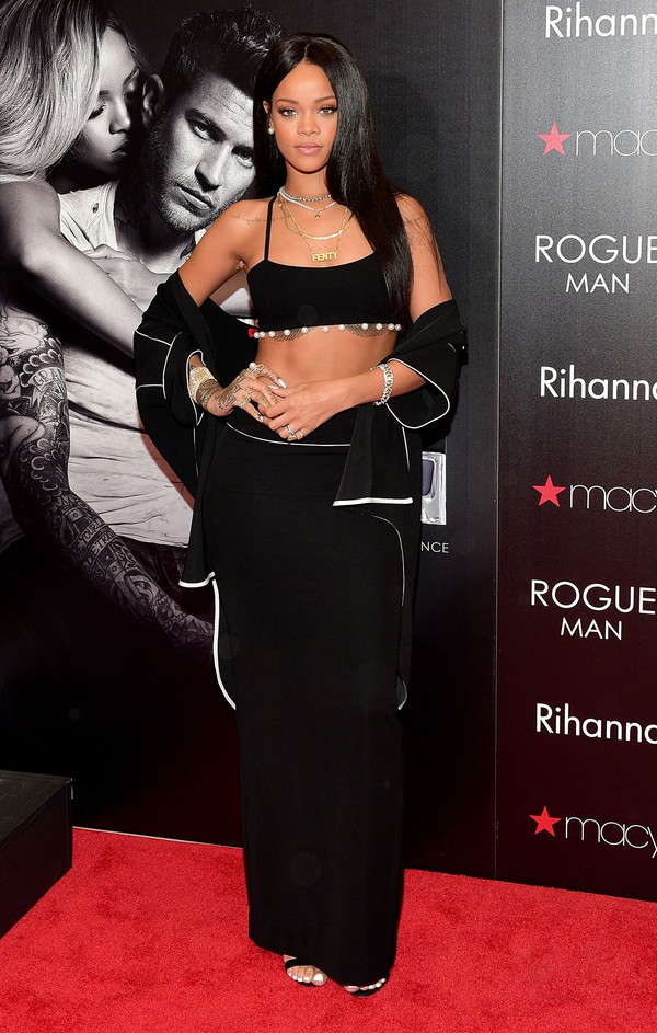29 bộ cánh ấn tượng chỉ Rihanna mới có thể diện 17