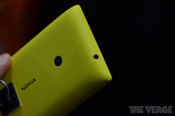 Lumia 520 và 720: Giá quá rẻ mà lại "chất" 7