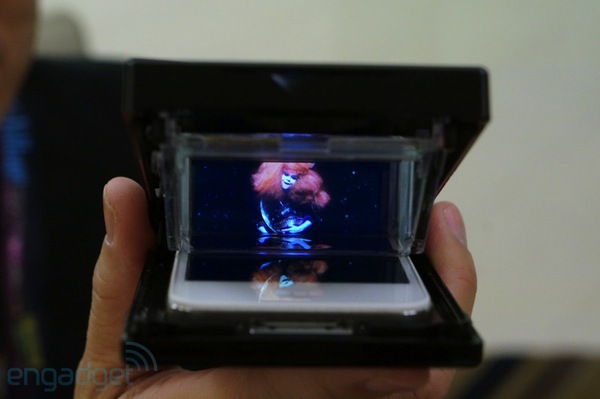 Ốp lưng biến iPhone thành máy chiếu 3D 3